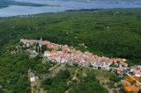 Dobrinj, okolica- Građevinsko zemljište 365 m od mora!