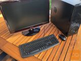 Desktop namizni računalnik z monitorjem