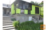 ODLIČNA MODERNA PRITLIČNA DRUŽINSKA HIŠA
